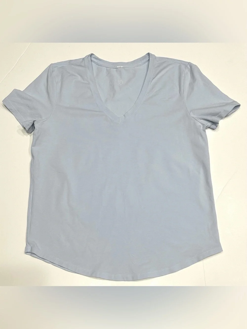 lululemon athletica Light Blue V-Neck Short Sleeve Tee Size 10/12